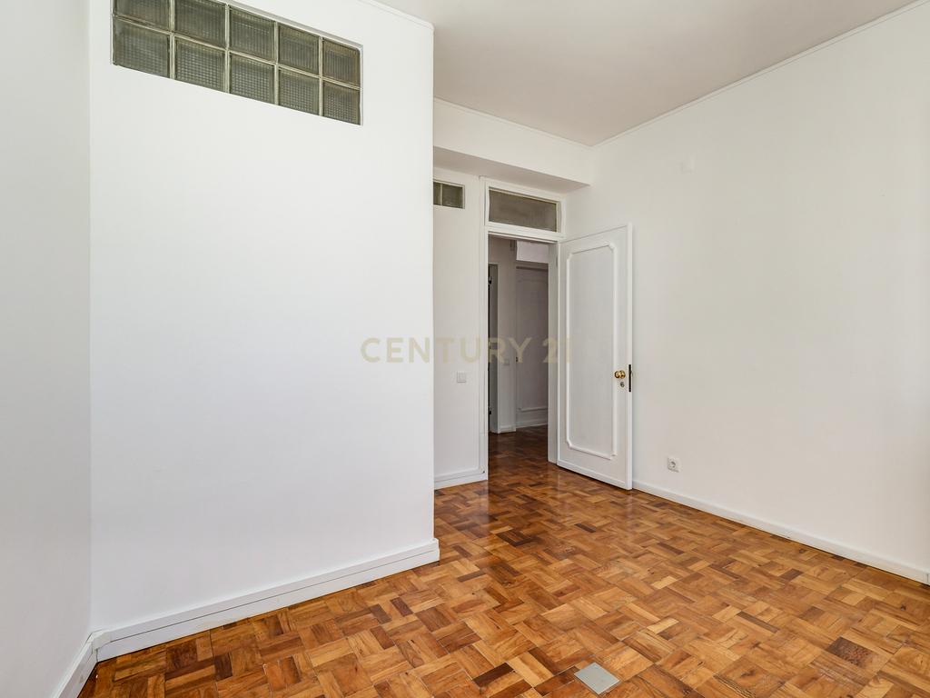 Escritório em zona de prestígio com 210 m² a 30 metros da Avenida da Liberdade! - Image 16