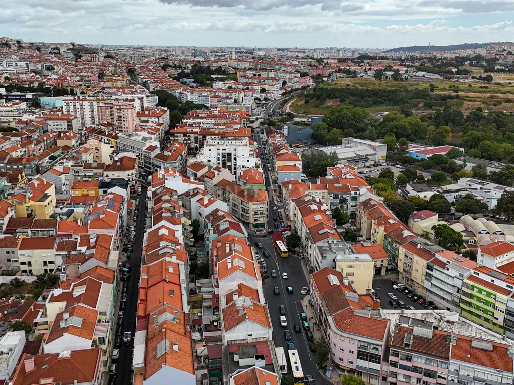 Apartamento T3 com Terraço/ Remodelação Total (Queluz) - Image 33