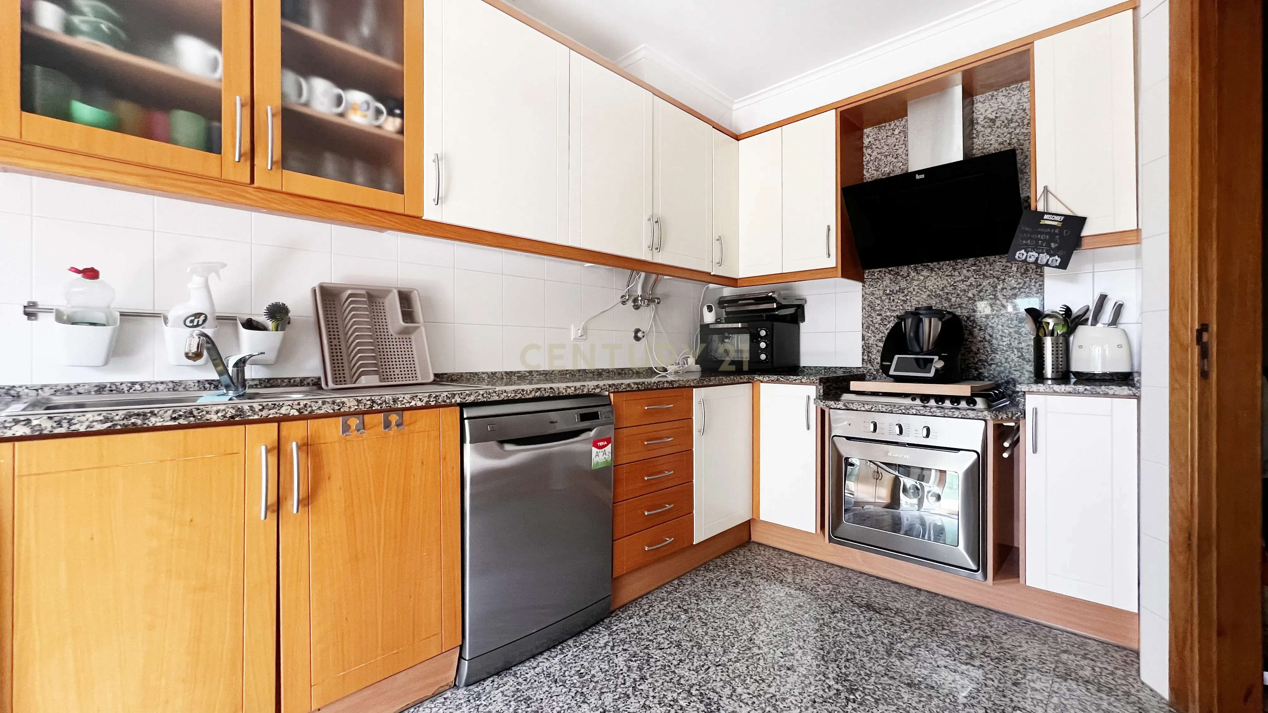 T2 +1 Ramada - Image 16