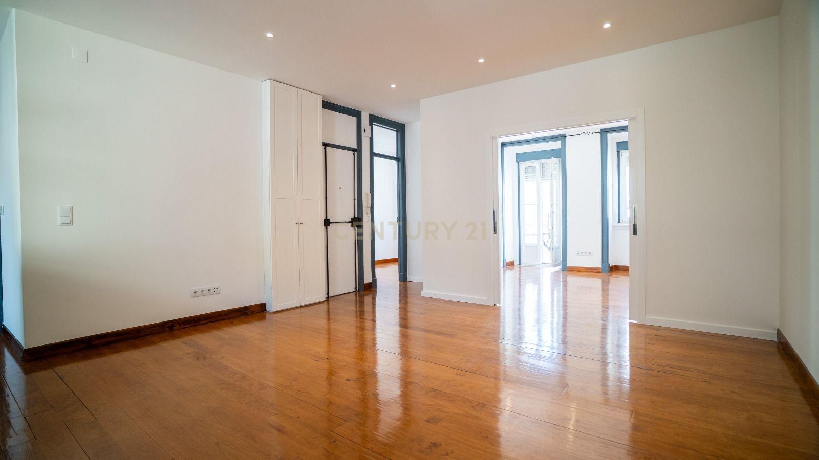 Apartamento T2 com 83 m² - Image 19