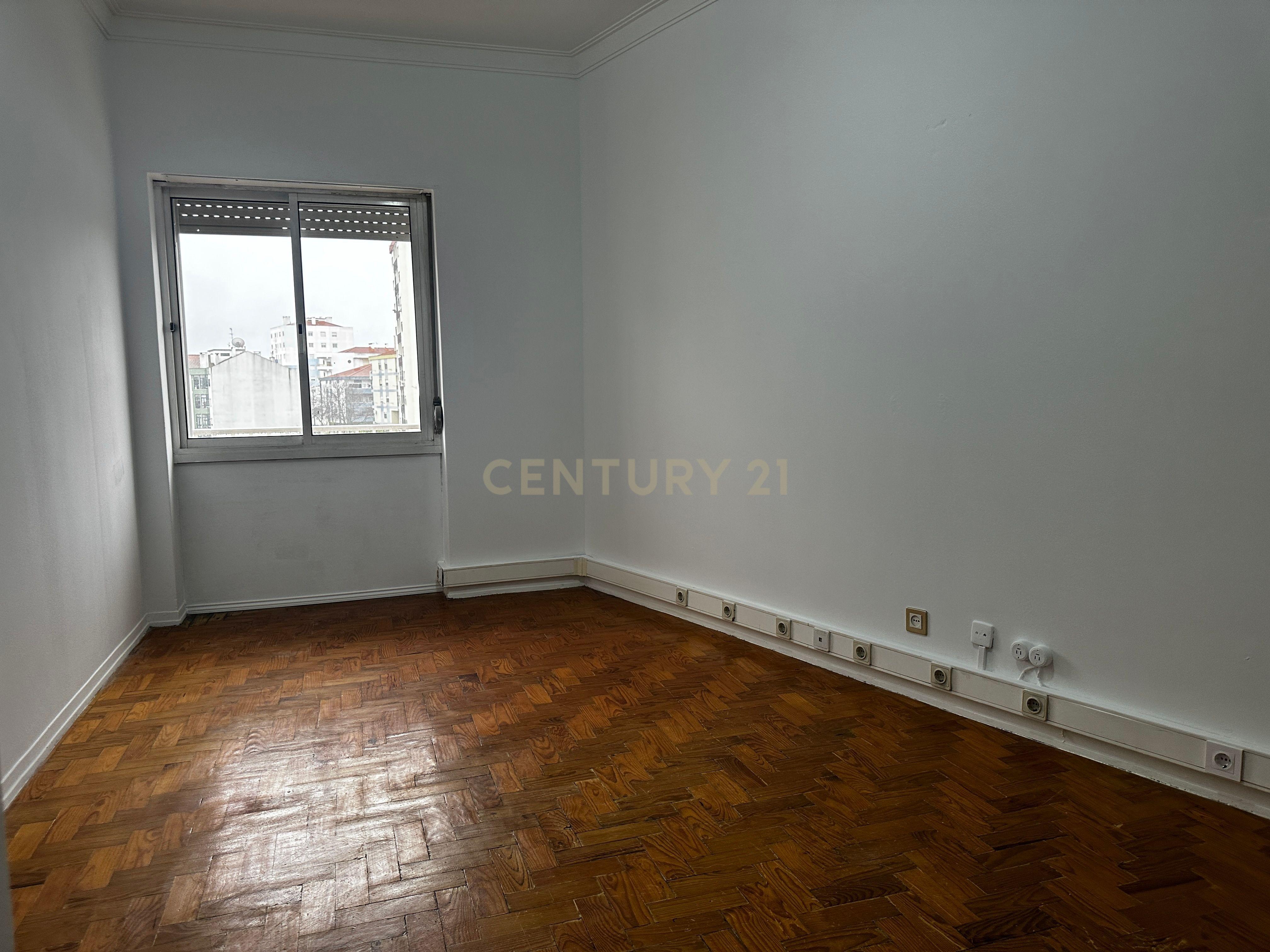 Apartamento T2 em Arrentela - Paio Pires - Seixal - Lisboa - Boa Localização - Image 6