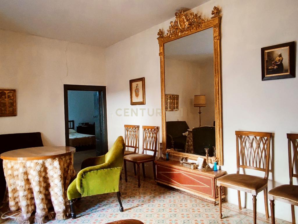 Casa com grande potencial no coração de Trujillo: ideal para morar ou investir - Image 18