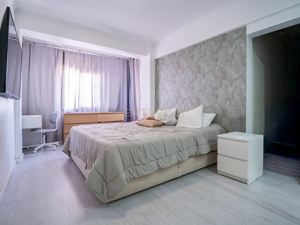 Fantástico Apartamento T2 Transformado em T3 na Parede – Próximo da Praia com estacionamento - Image 5