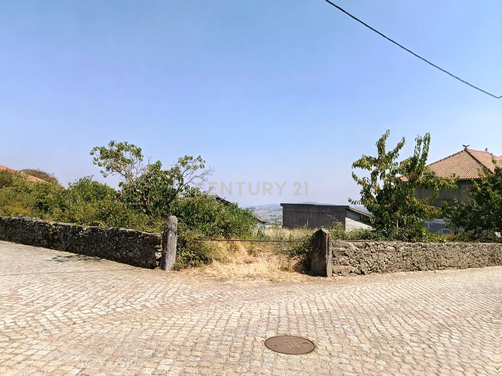 Espetacular Moradia com Terreno e Anexos em Rebordãos e Vista Panorâmica em Bragança - Image 9