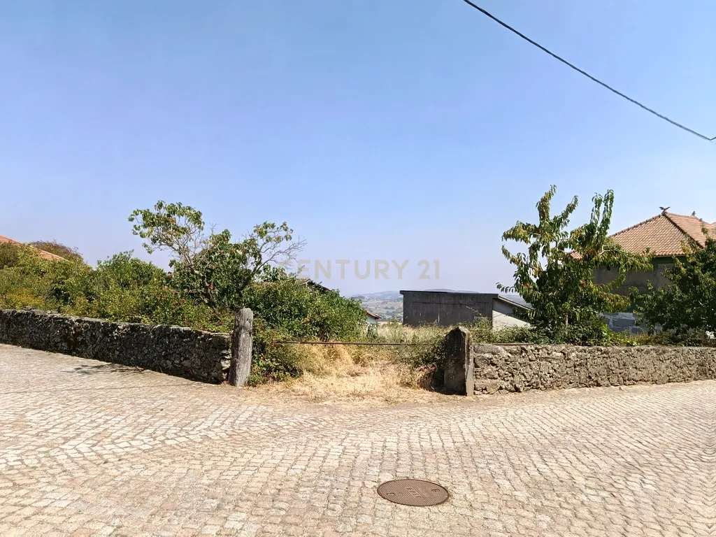 Espetacular Moradia com Terreno e Anexos em Rebordãos e Vista Panorâmica em Bragança - Image 9
