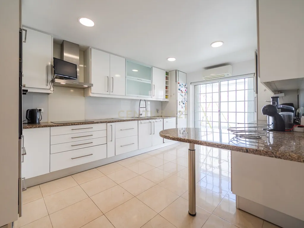 Moradia T4 com piscina | Cascais - Image 37