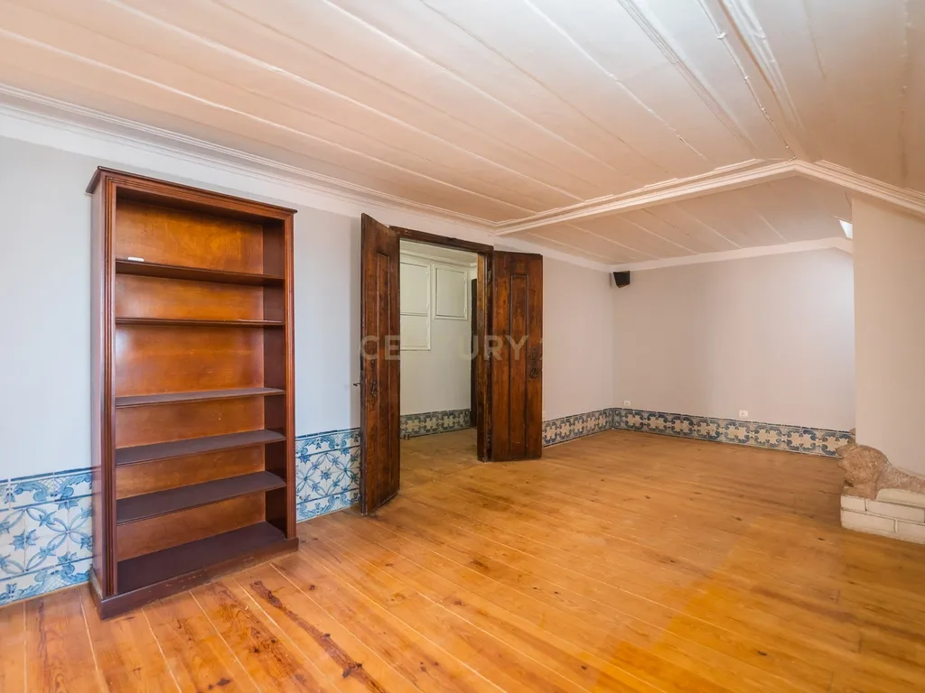Excelente Apartamento T2 | Janelas Verdes - Image 7