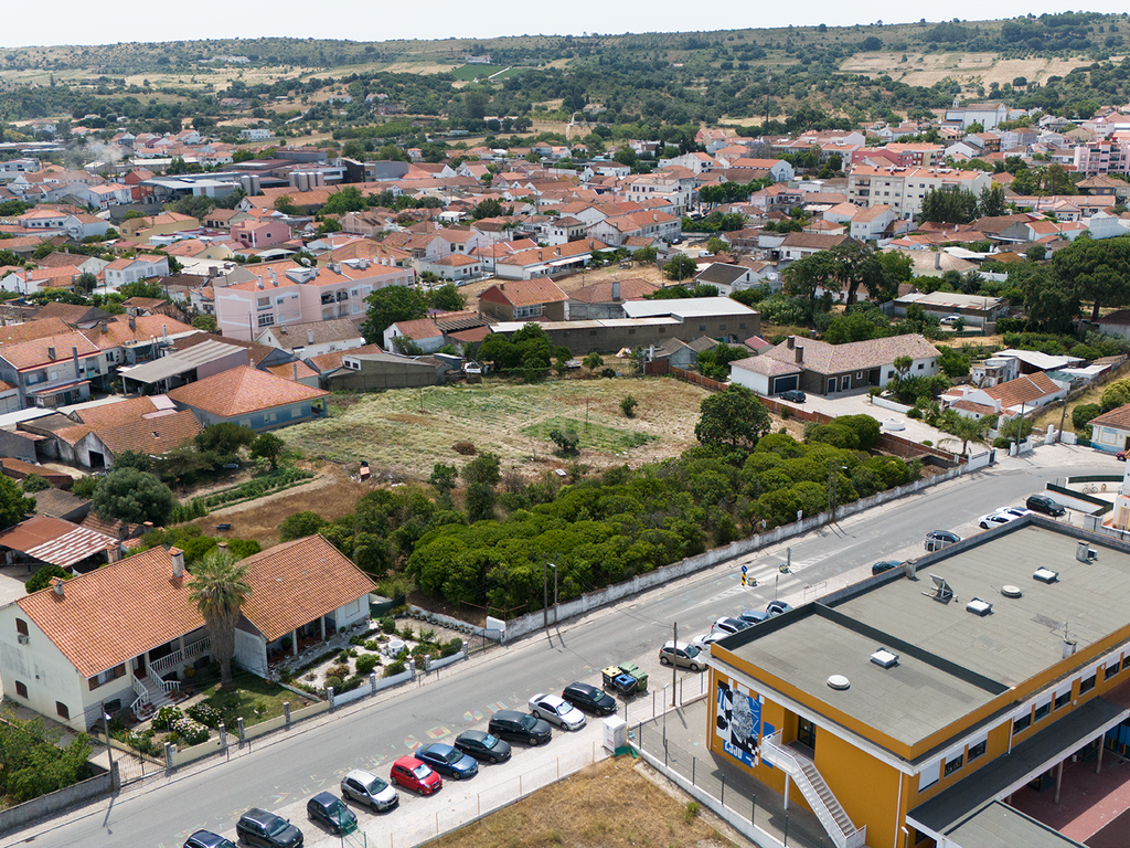 Terreno para construção de 4 moradias no centro da Quinta do Anjo - Image 4
