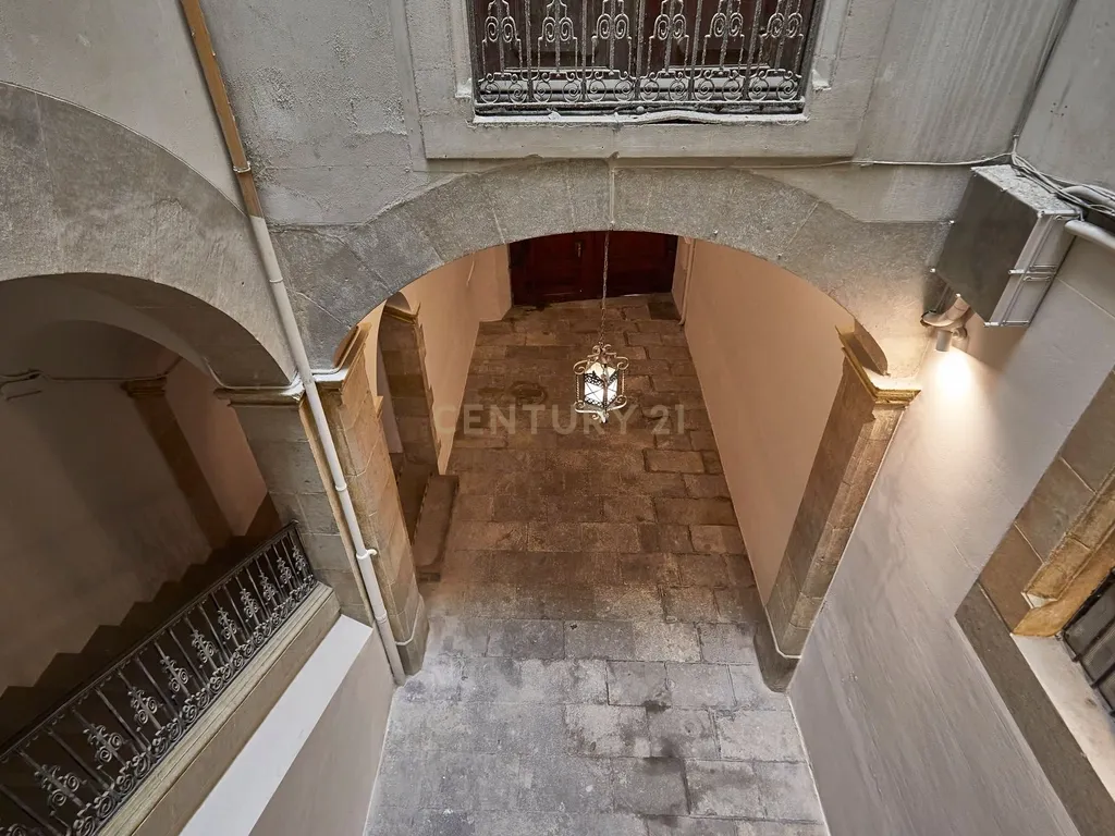 Duplex Espetacular em Barcelona, Cataluña - 463m² de Potencial - Image 27