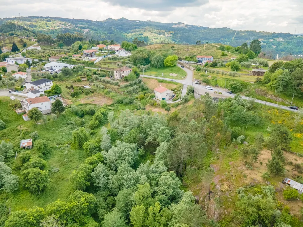 Terreno para Recuperação com Vista Campestre em Marco de Canaveses - Image 11
