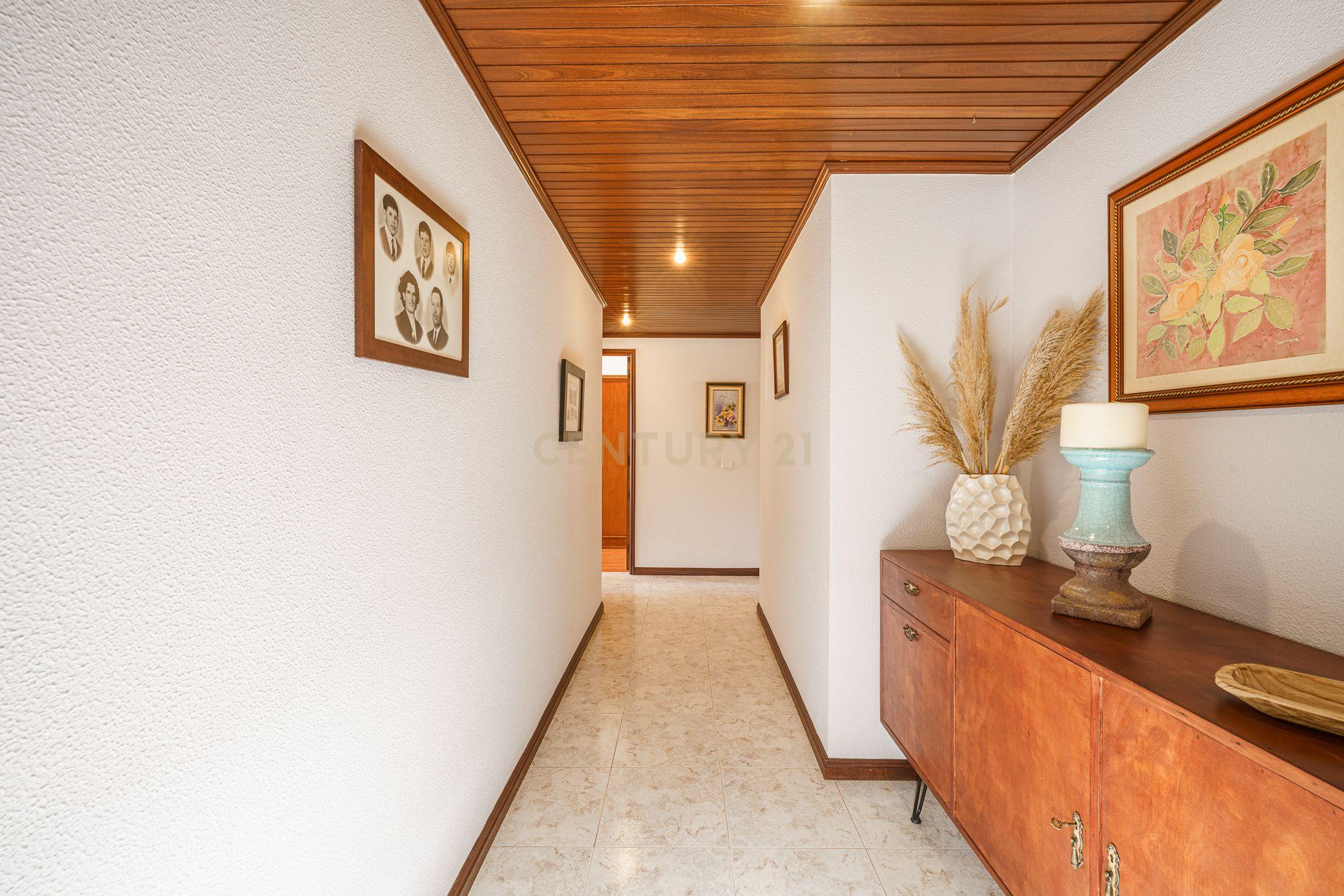 Fotografia 6 de APARTAMENTO T4  CONVERTIDO EM T3 , SEMI REMODELADO, EM SETÚBAL