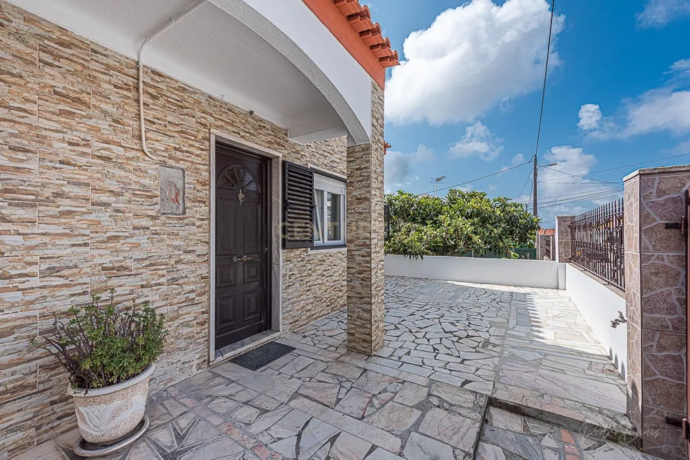 Alojamento Estudantil LÁ-SALETTE ( quarto Melro Azul 11m2 ) - Image 24