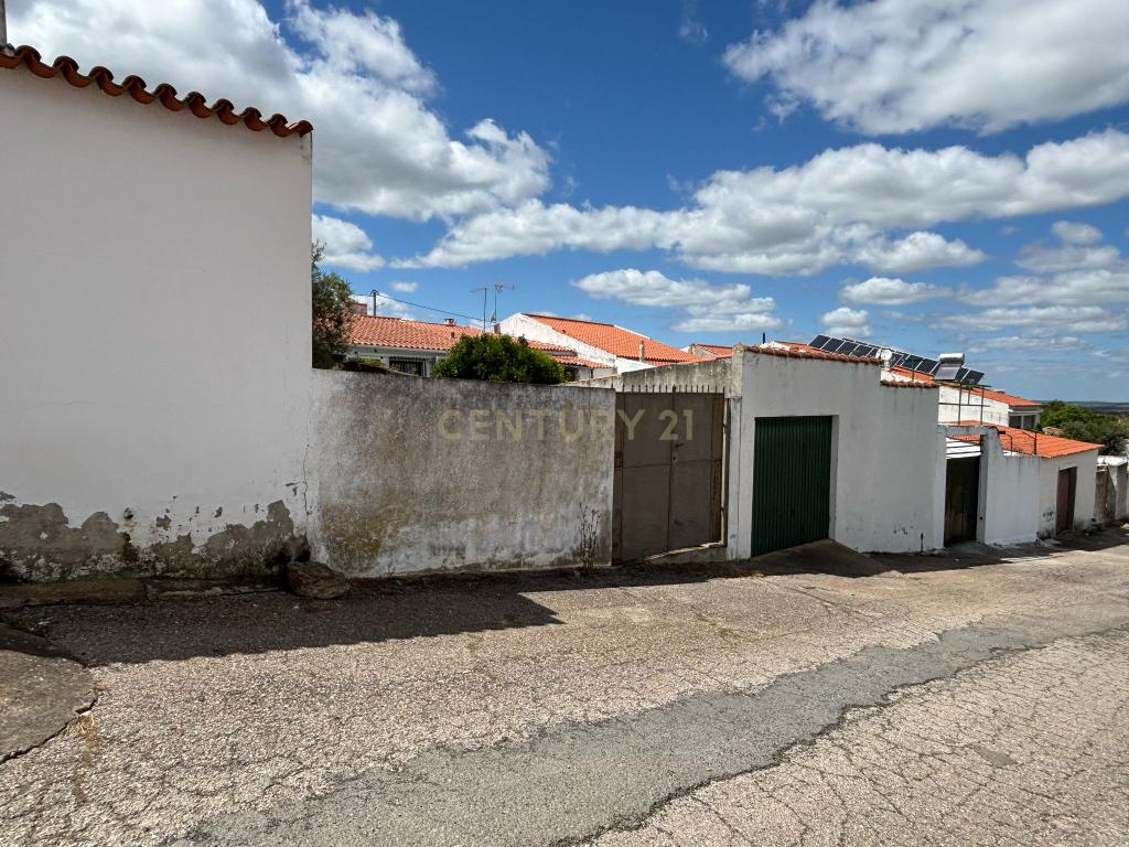 Oportunidade em Safara – Moradia para reconstruir com projeto incluído - Image 3