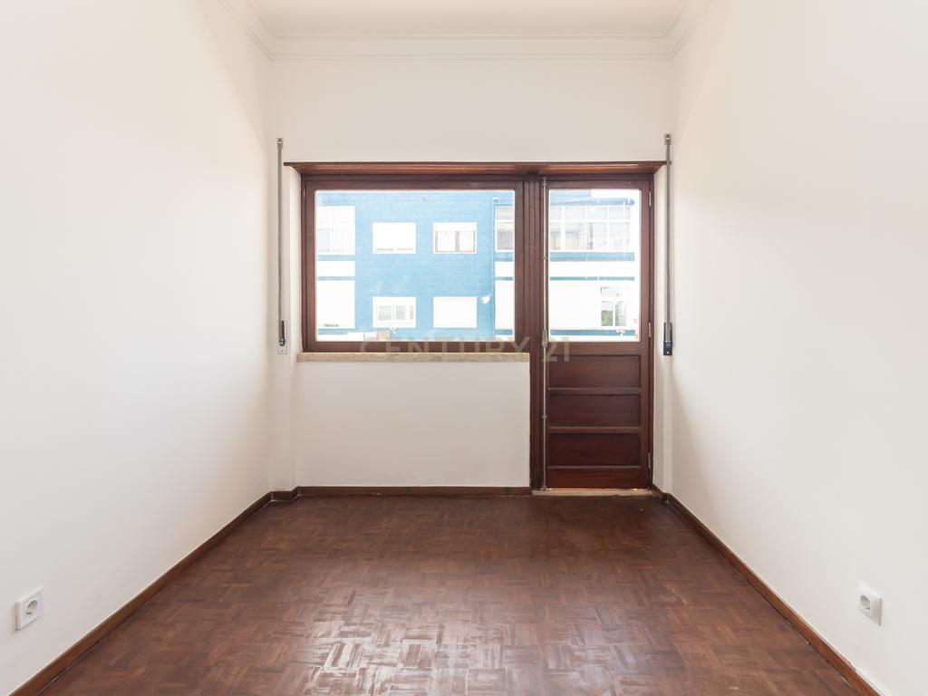 Apartamento T2 para arrendamento no centro da Costa da Caparica - Image 29