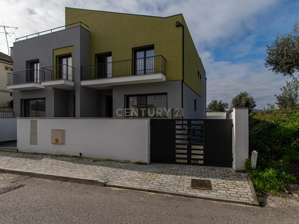 Moradia Geminada nova construção T4+1 com rooftop e masterbox (Coimbra) - Image 18