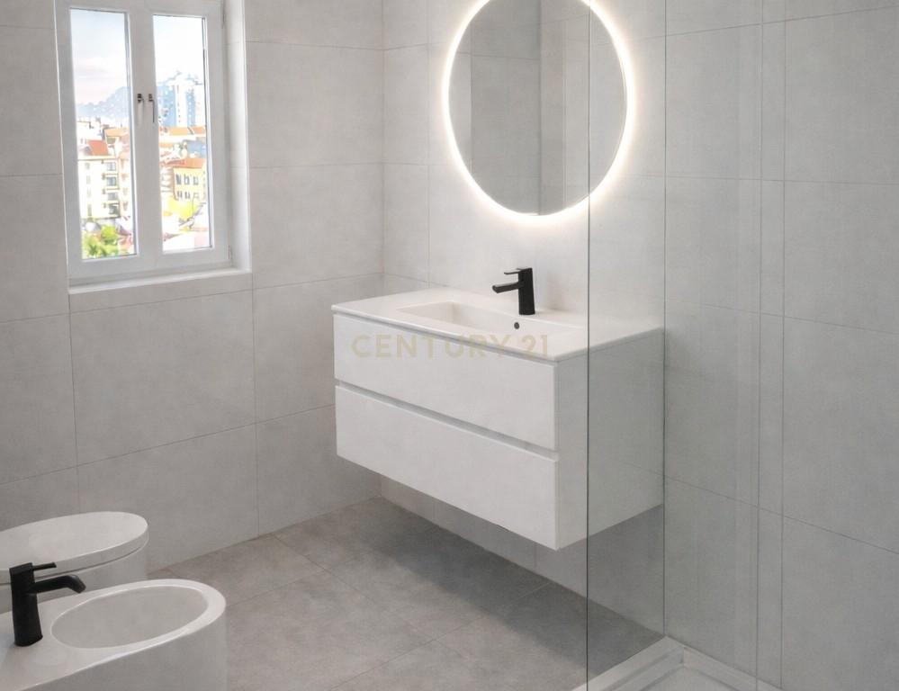 Apartamento Renovado em open-space na Penha de França, Lisboa - Image 3