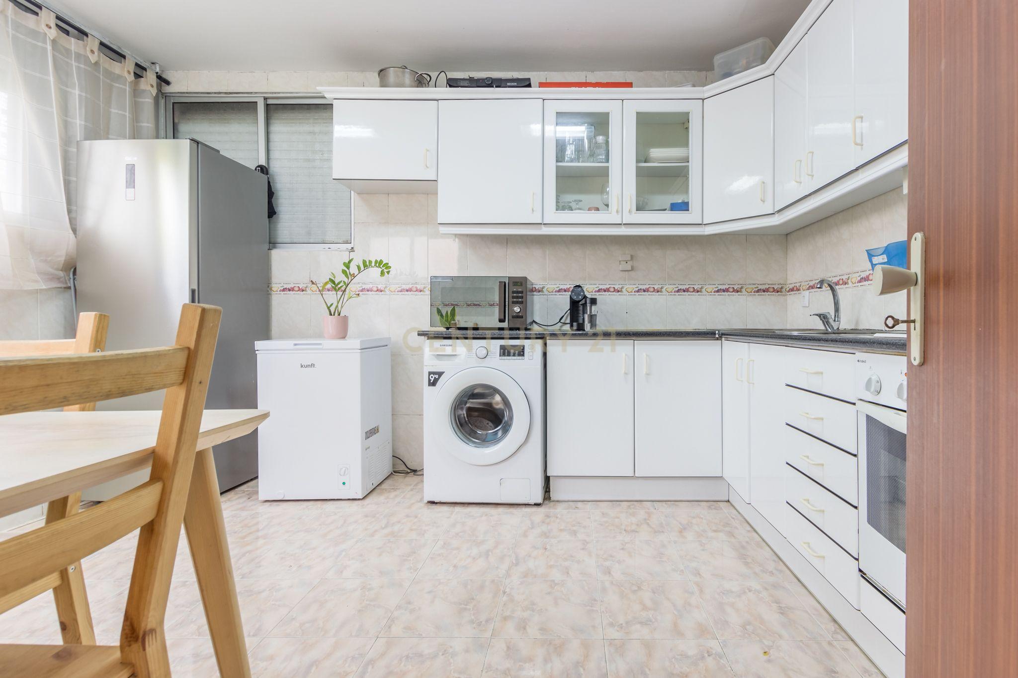 Apartamento T1 em Cidade Sol, Santo António Charneca - Image 8