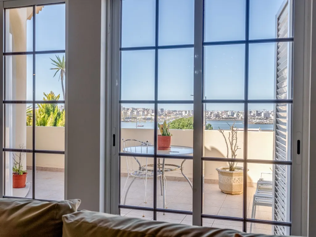 Moradia em Ferragudo com Vista para o Rio - Image 12