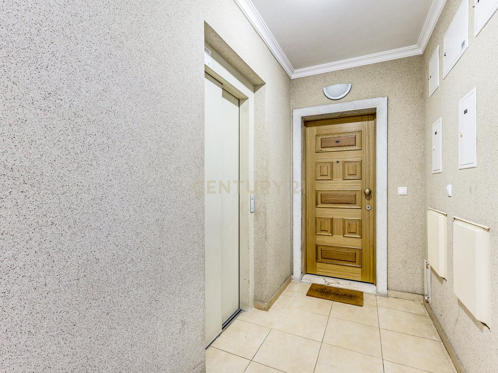 Apartamento T3 no Montijo com garagem, arrecadação e varandas - Image 26