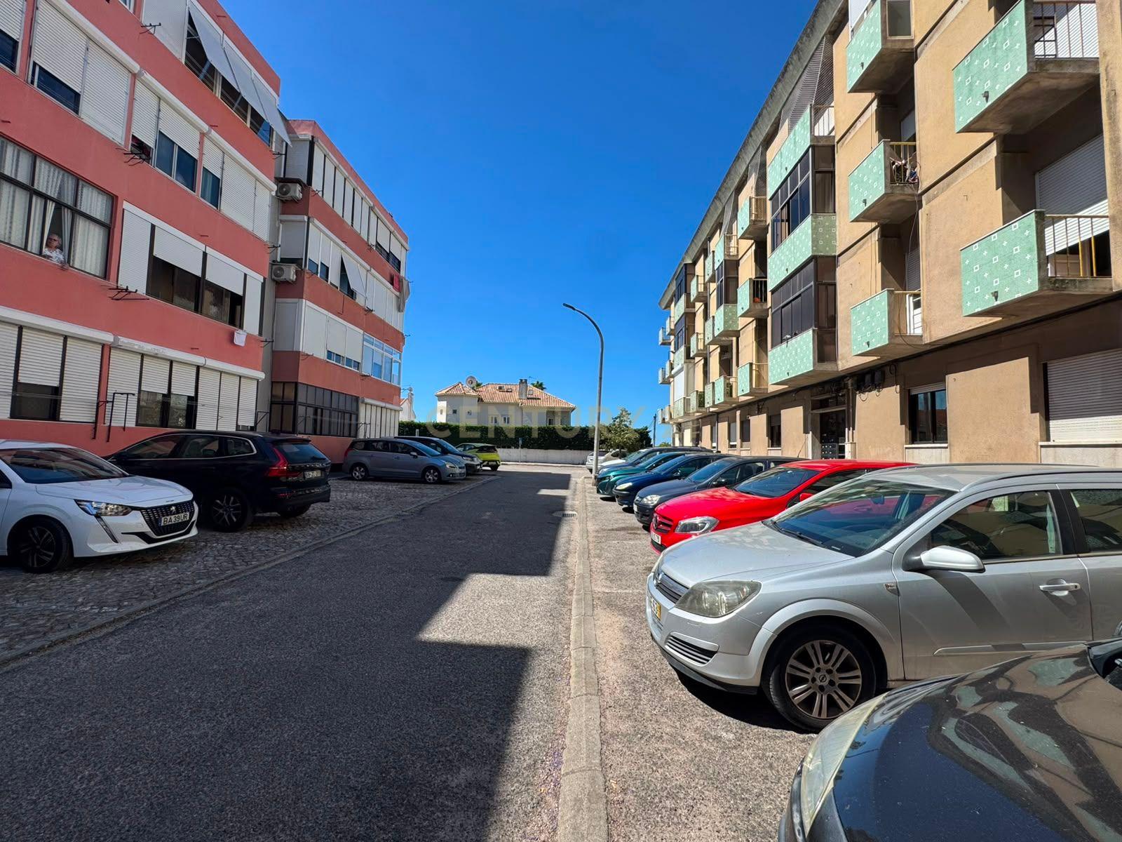 Fotografia 2 de T3 Barreiro Oportunidade de Investimento para Remodelação