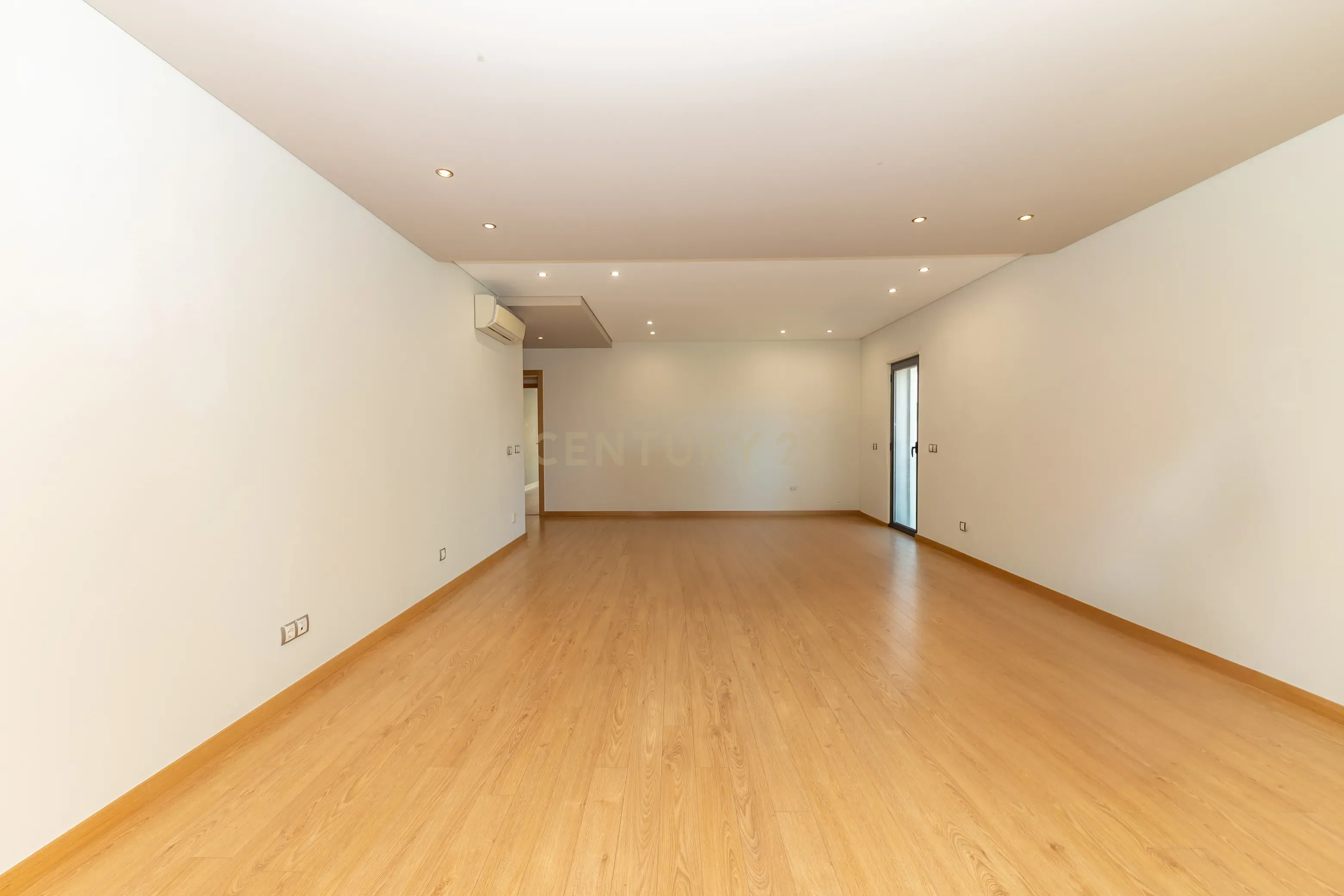 Apartamento T3 Com Box - Varandas Montijo - Image 10