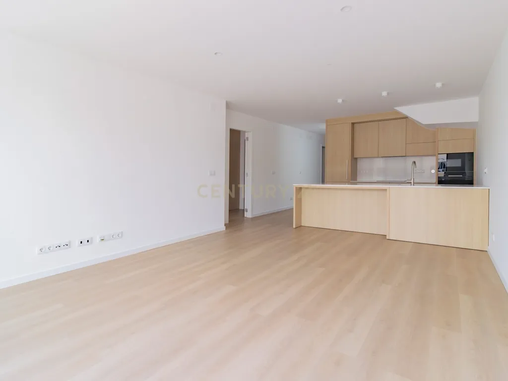 Excelente Penthouse T2 NOVA a 300 metros da praia - Image 13