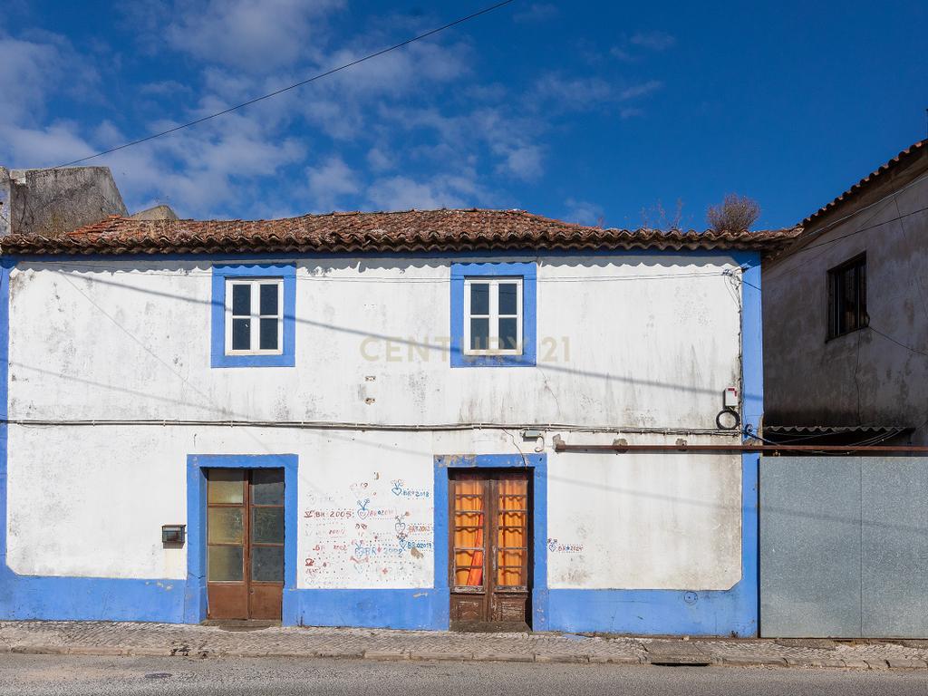 Moradia com Potencial de Investimento | Olhalvo - Alenquer - Image 1