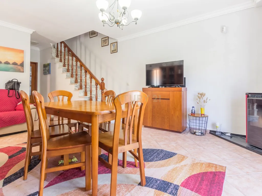 Moradia Geminada T3 com Jardim e Terraço na Quinta do Conde - Image 15