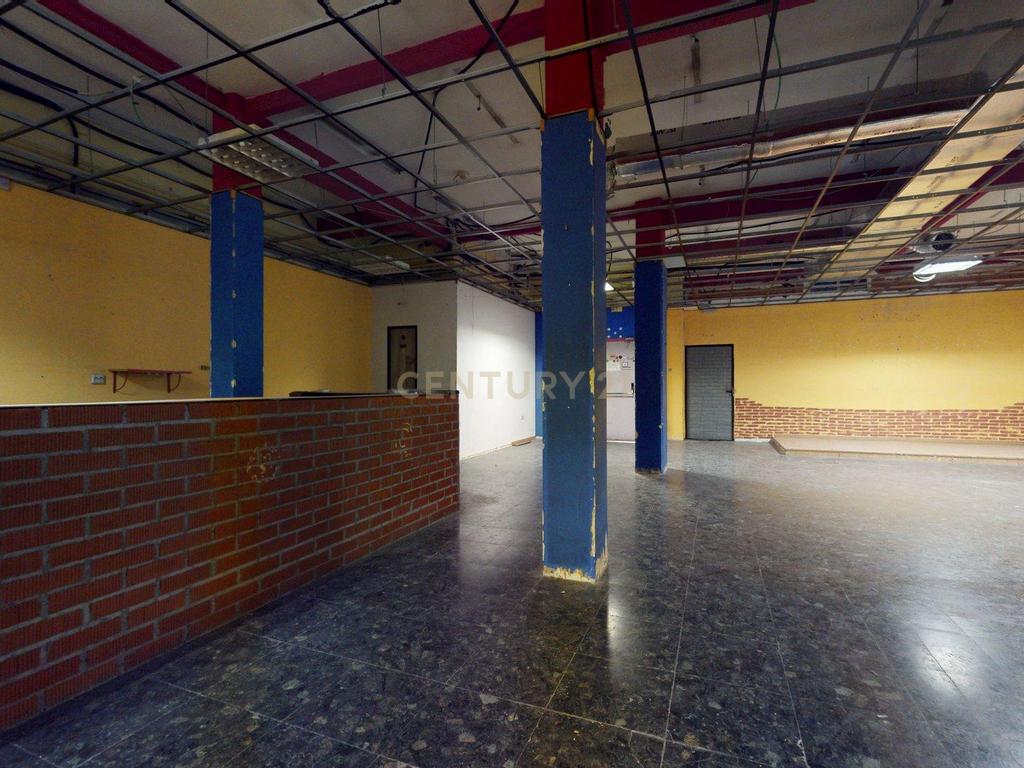 Espaçoso imóvel comercial para renovar no centro de Madrid, a apenas 10 minutos da estação de Atocha. - Image 2