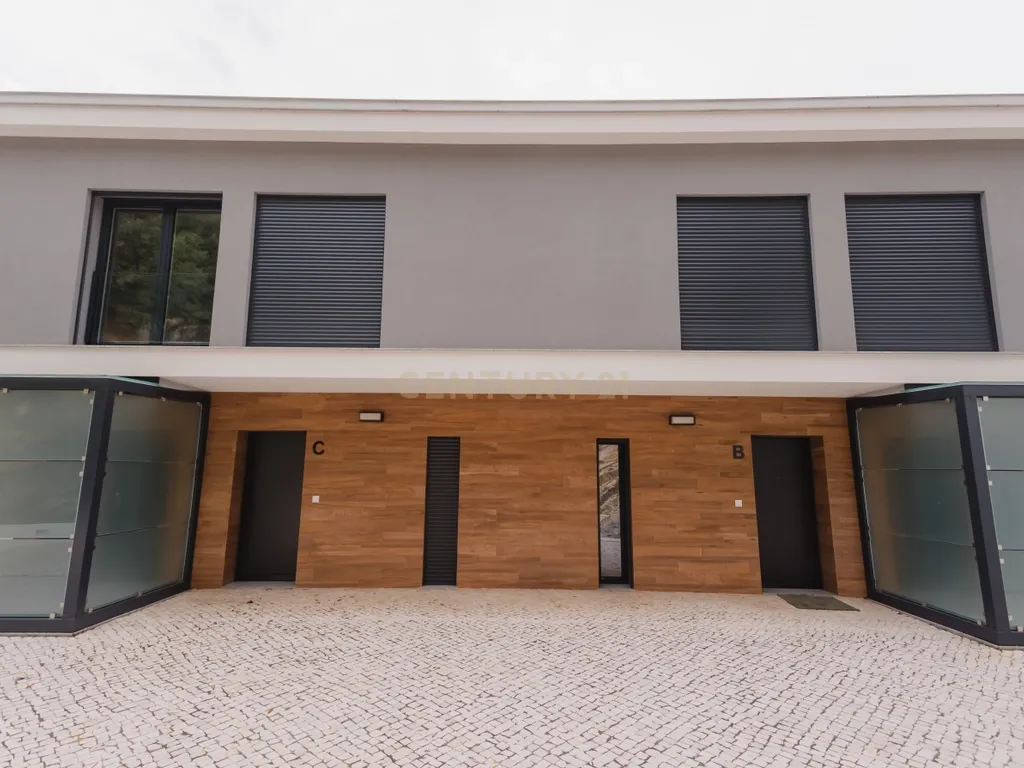 Moradia T3 de excelência no centro de Leiria - Image 37