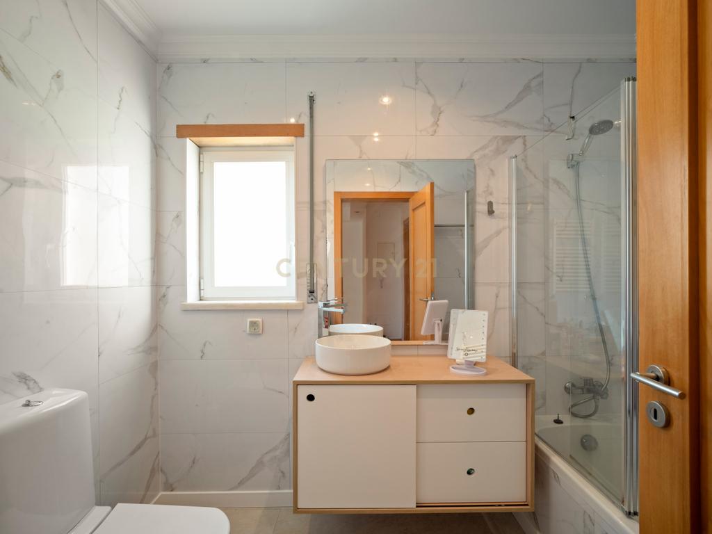 Moradia T3+1 | Mobilada | Condomínio Privado com Piscina e Parque Infantil - Albarraque - Image 22