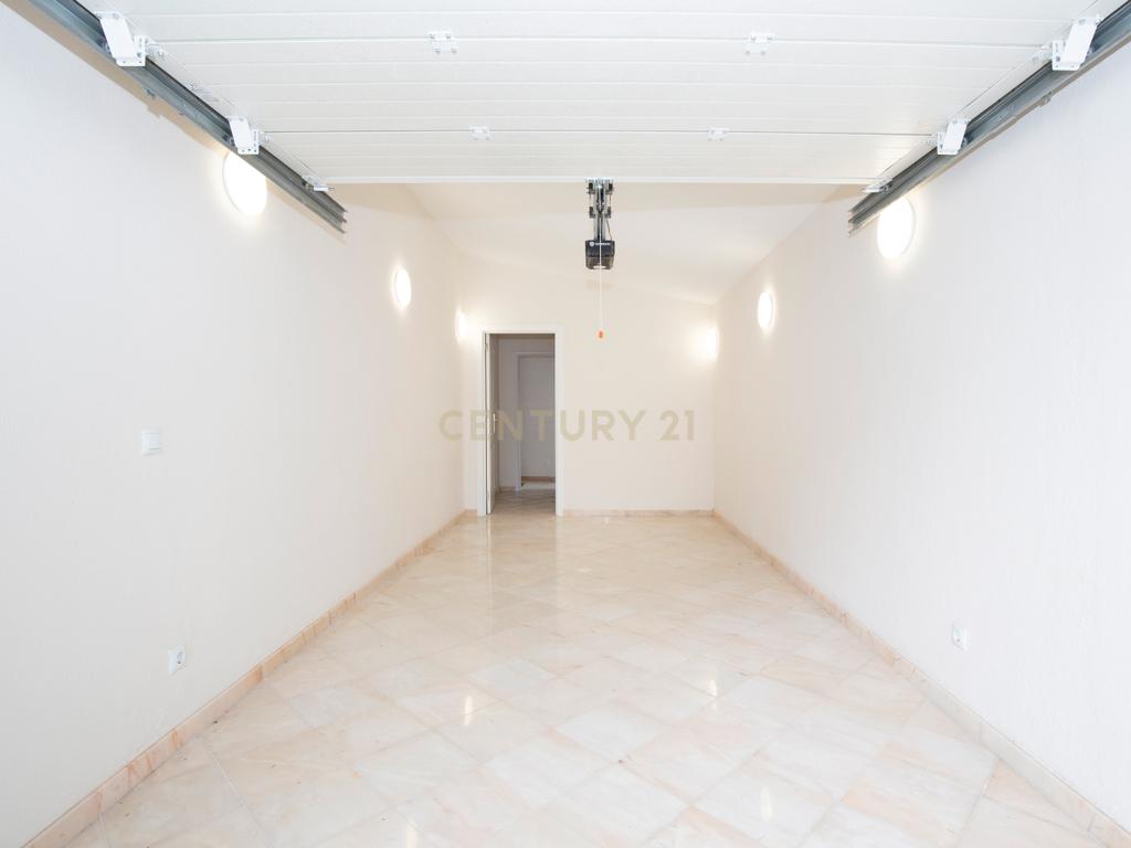 Moradia T3+1 Remodelada  – A 5 Minutos da TASIS | Linhó, Sintra - Image 38