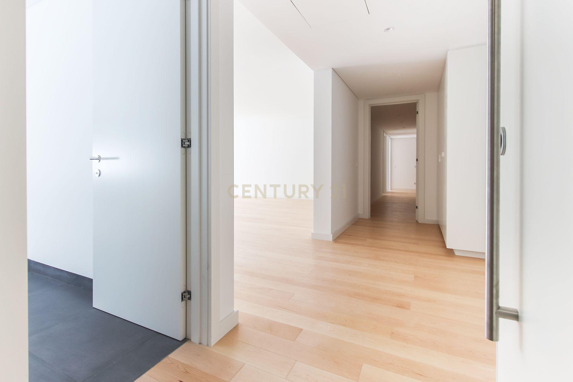 Vende construção NOVA - T4 ATALAIA 1ºD - Image 3