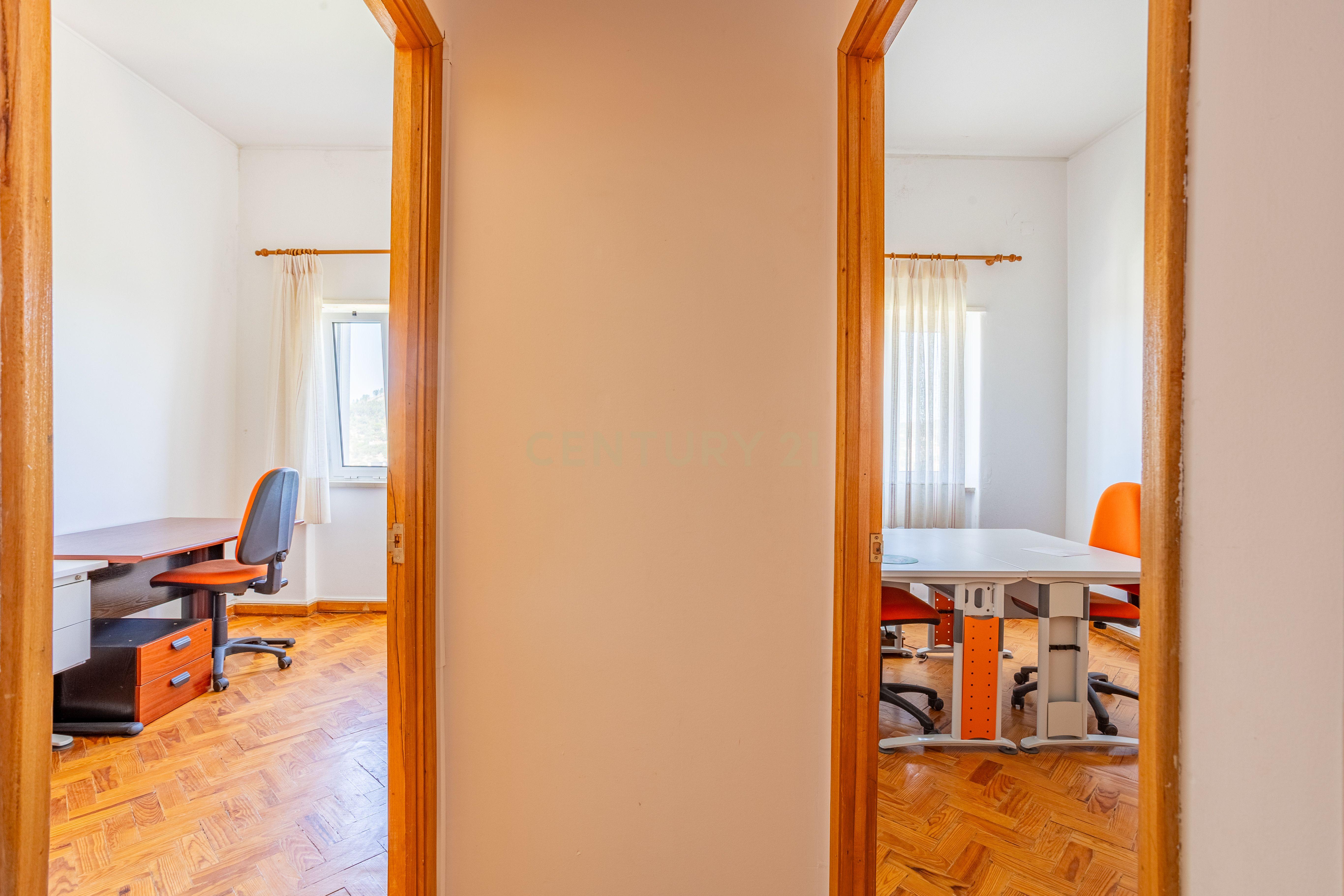 Prédio no Centro de Portalegre para investimento - Image 24