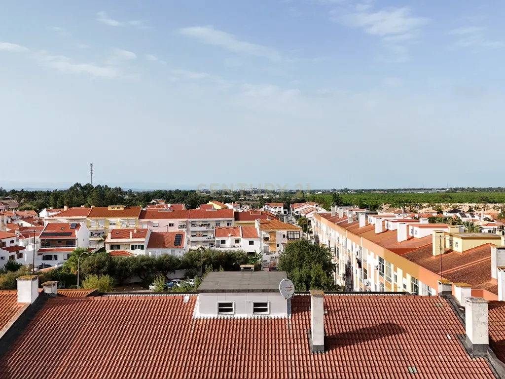 Apartamento T2 com Duas Varandas, no Centro do Pinhal Novo - Image 20
