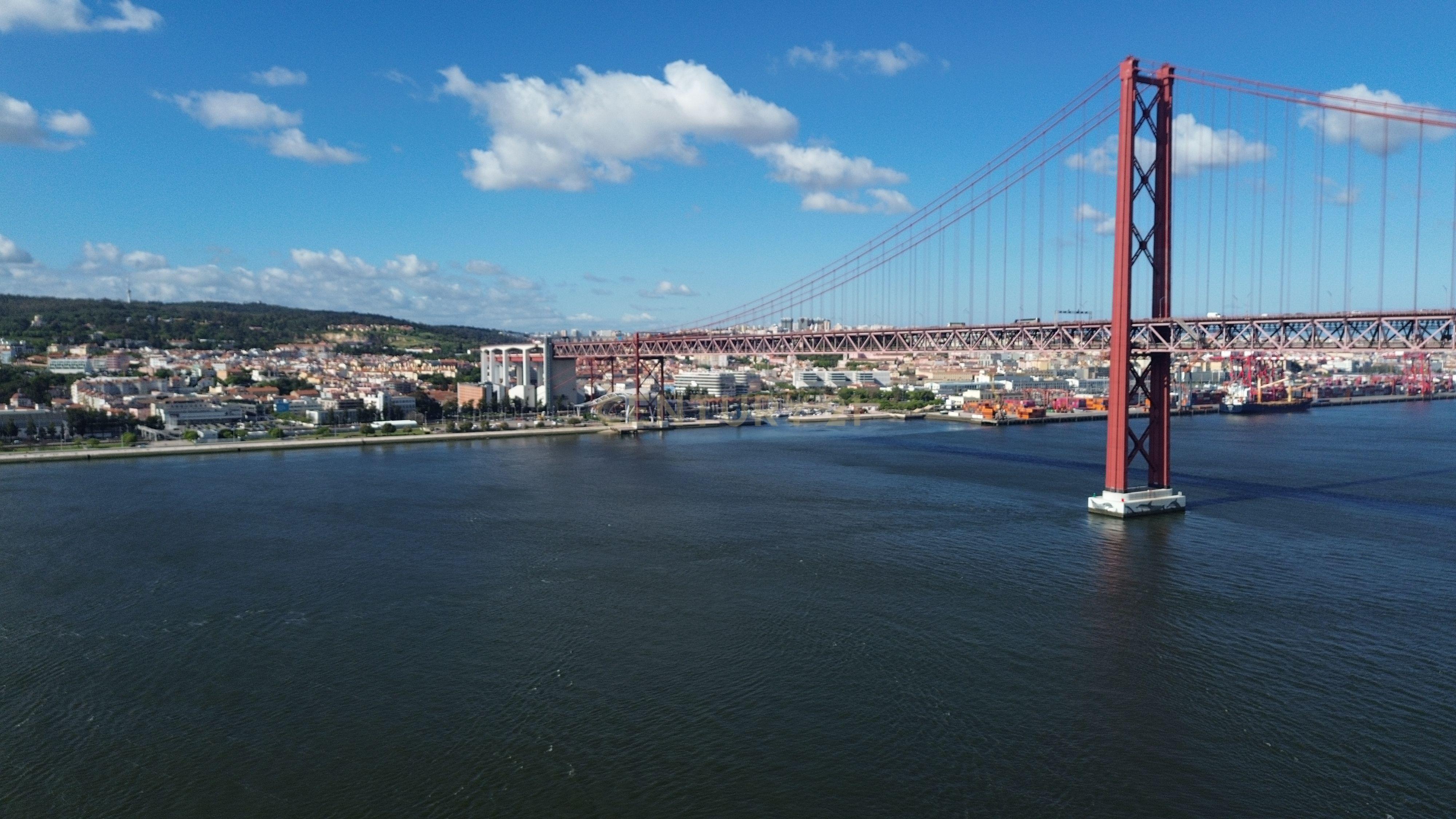 Fotografia 4 de T3 novo inserido em condominio com Jardim e Ginásio