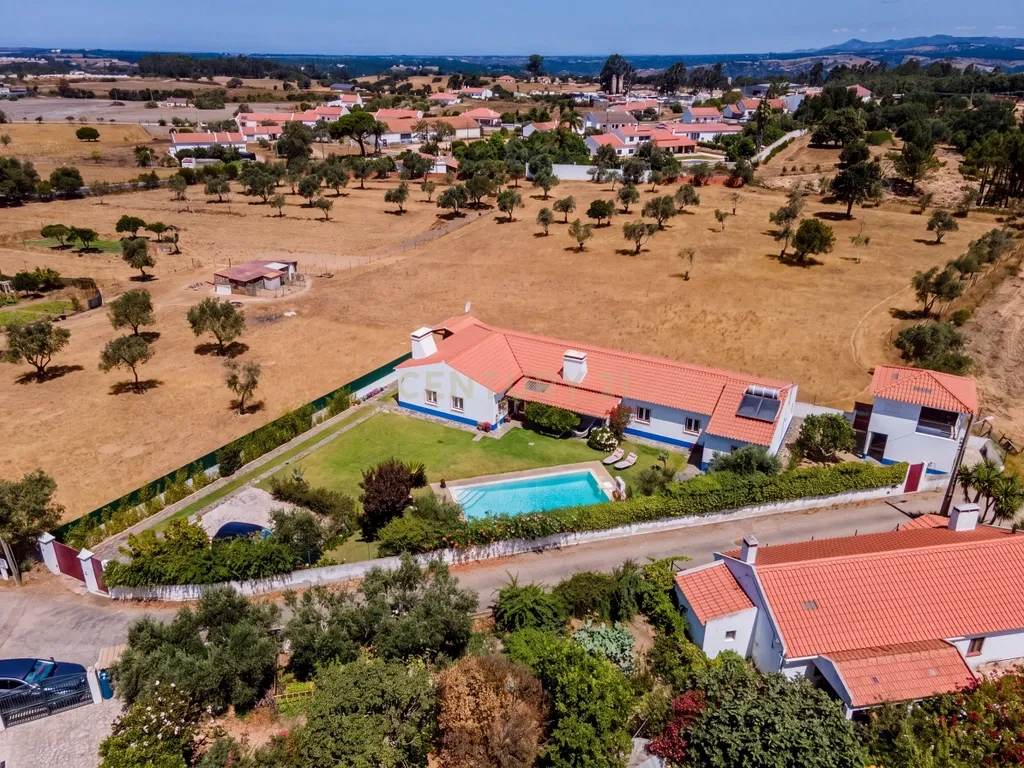 Moradia na Costa Alentejana de 4 Quartos e Arquitetura Tradicional com Piscina e Jardim – Odemira - Image 39