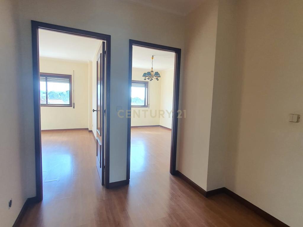 T3 com lugar de garagem à Estação da Travagem - Image 10