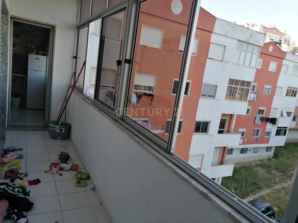 Apartamento T2 em Seixal com Elevador e Proximidade a Serviços - Image 4