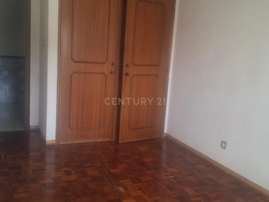 Venda de Apartamento T2 Arroja - Odivelas - Image 7