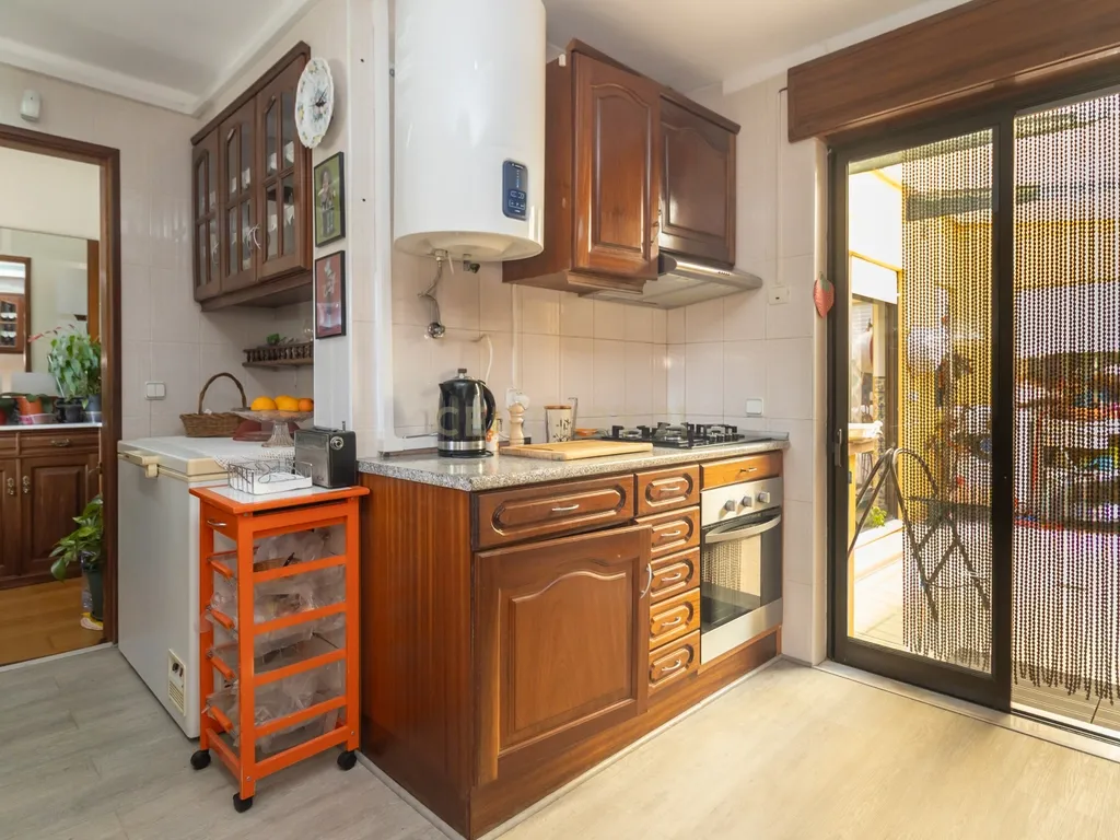 Moradia em Banda de 5 assoalhadas na Banática - Image 10