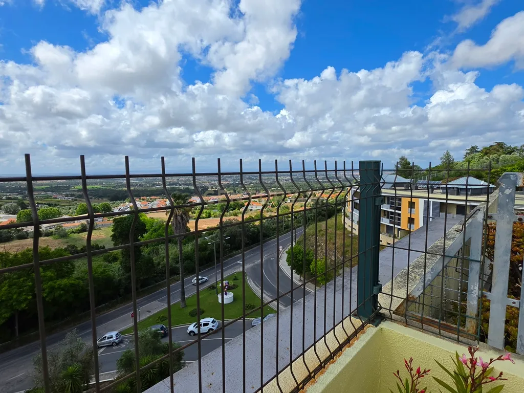Apartamento Duplex T5 no centro de Palmela - Image 9