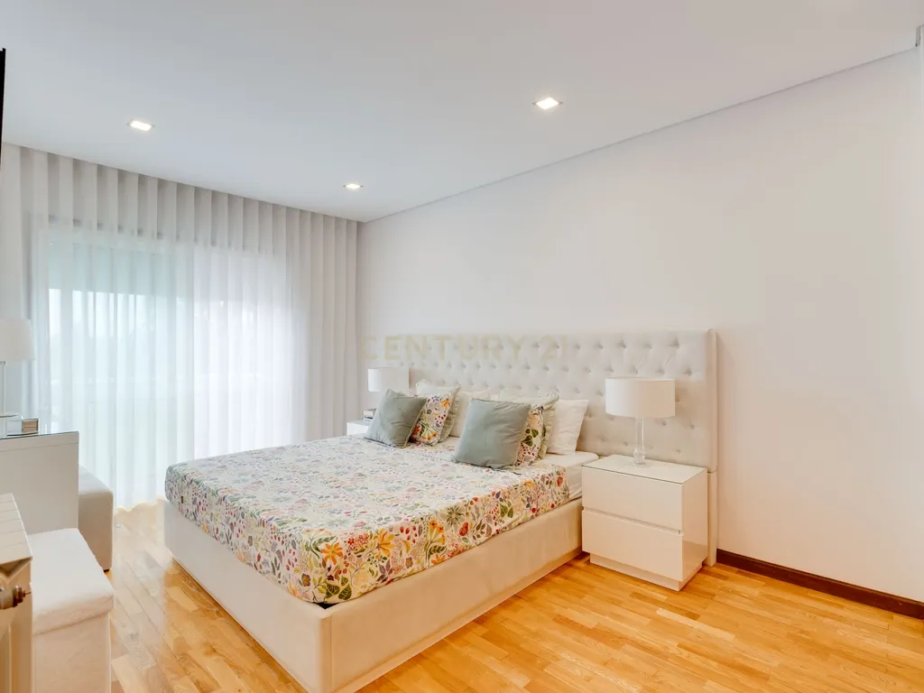 T2+2 Duplex c/ Sótão amplo (248m²) | S. Félix Marinha - Image 7