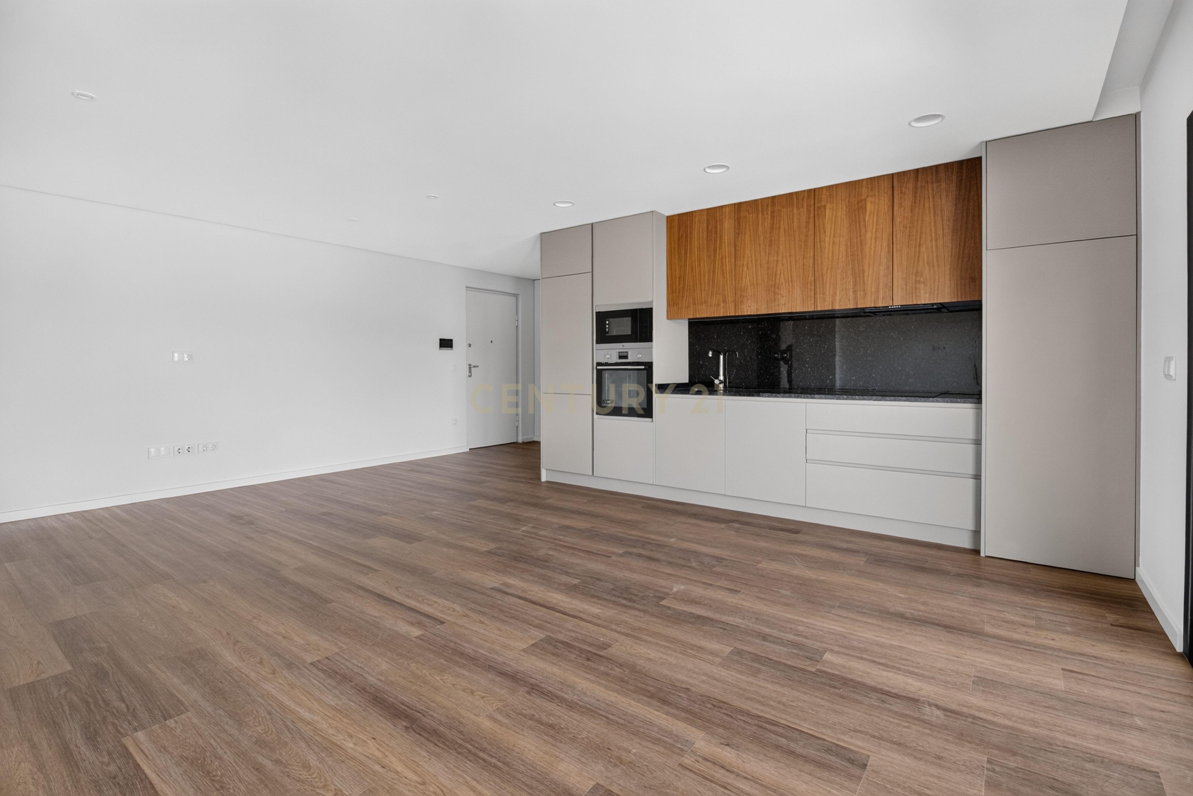 Fotografia 12 de T3 Novo em Ferreiros, Braga | Suíte com Closet + 2 Quartos com Closet e Varanda Panorâmica