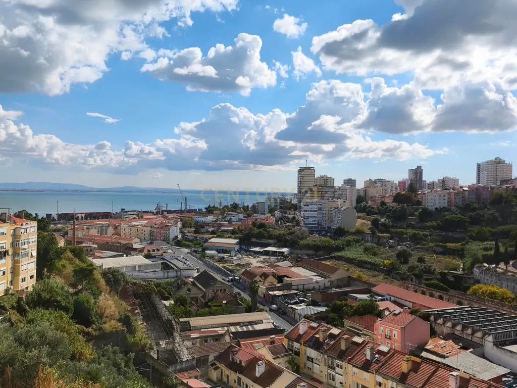 APARTAMENTO T4 COM VARANDA NO BEATO - EXCELENTE LOCALIZAÇÃO - Image 21