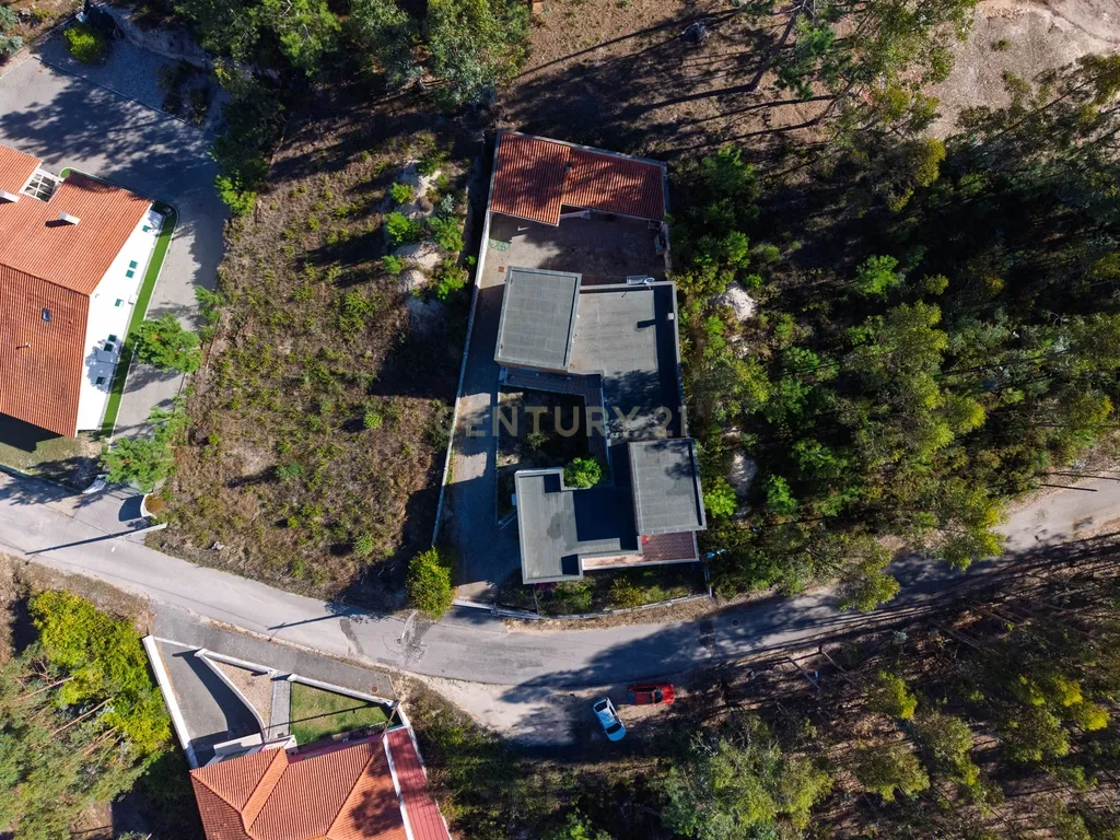 Moradia de arquitetura moderna no Juncal-Porto de Mós - Image 47