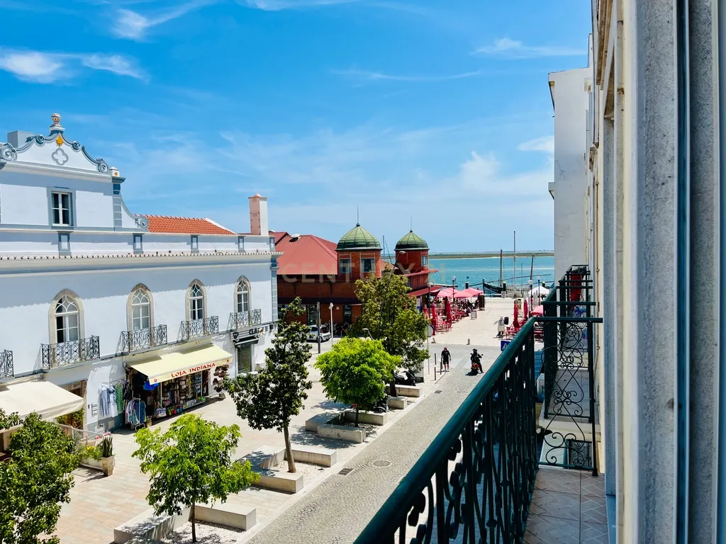 Apartamento T3 na Baixa de Olhão – Localização privilegiada junto à Praça da Floripes e Mercados Municipais - Image 16