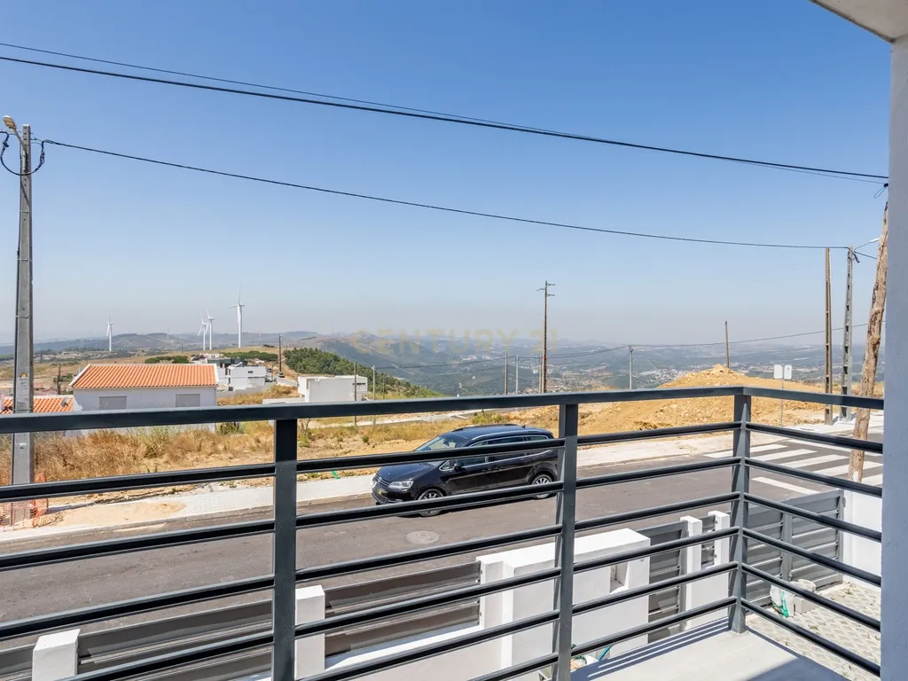 Moradia T3 Nova com vista desafogada em Vialonga - Image 6