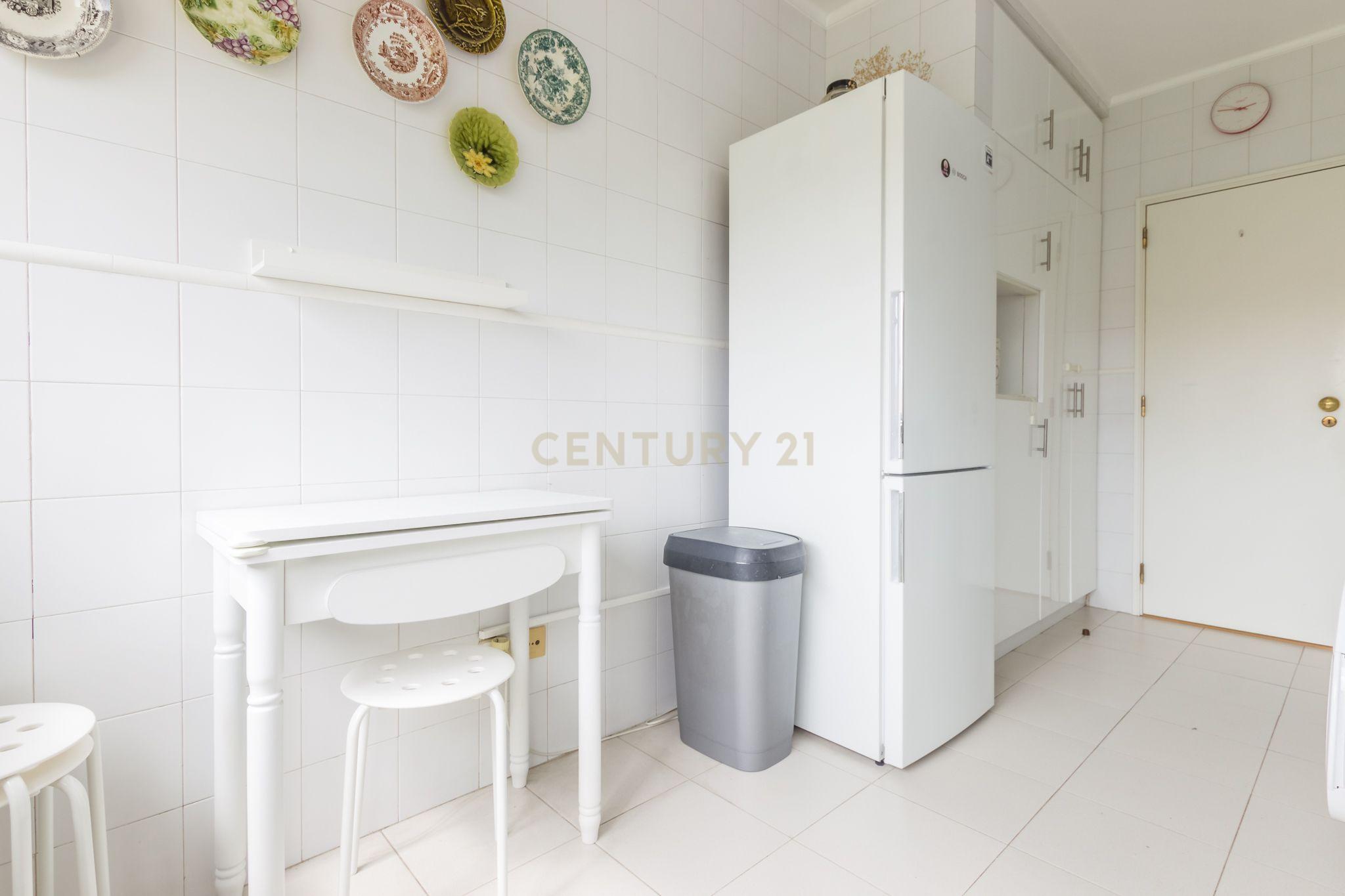 Apartamento T3 - Paço de Arcos - Image 17