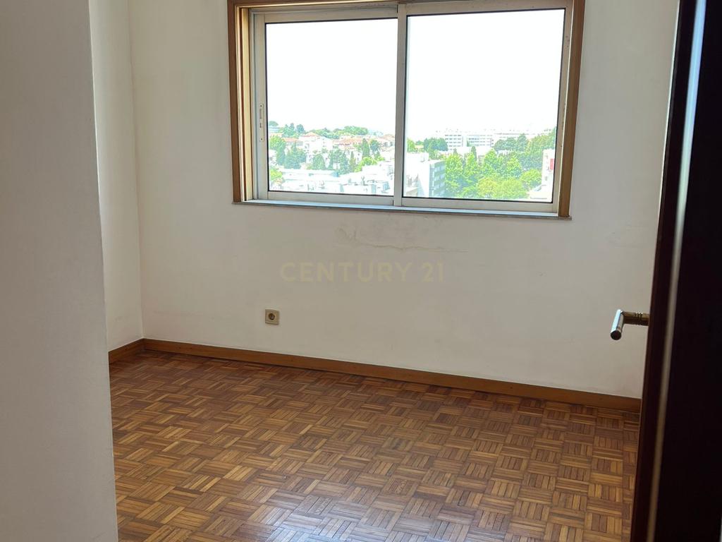 Apartamento T3 com elevador garagem dupla em São Vitor | ZTRE-01770 - Image 12